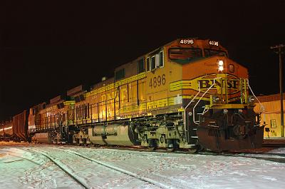 BNSF 4896 Dash 9-44CW at Night.jpg